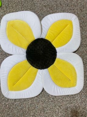 Plush Flower sink bath Mat - Yellow & White
